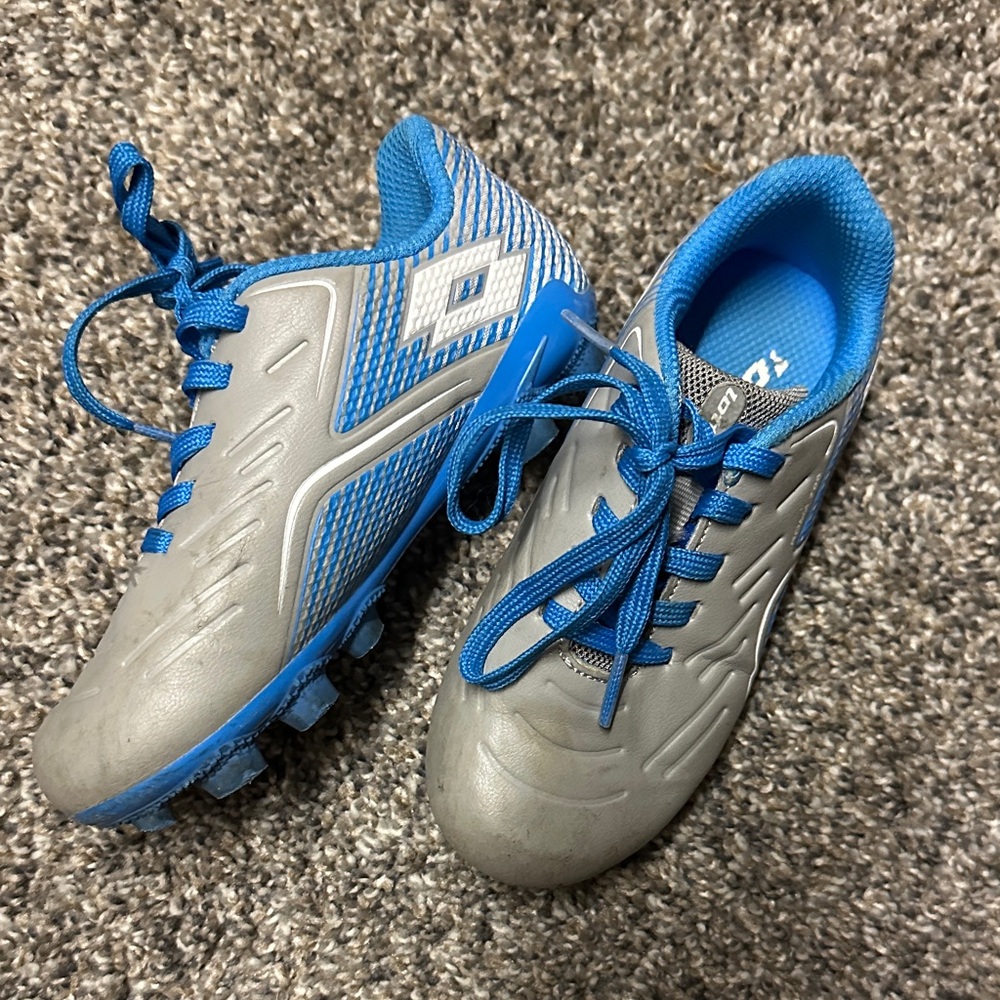 Umbro  Blue soccer cleats
